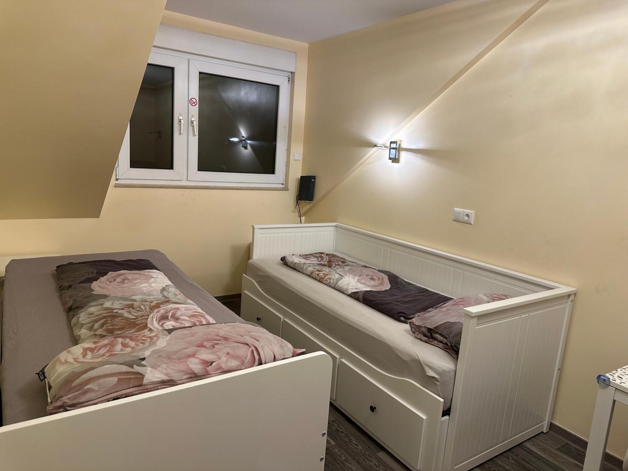 Modernes 3 Mit 5 Schlafzimmer 8 Einzelne Betten Dortmund